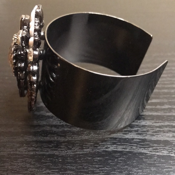 Gorgeous Statement Bracelet - Picture 4 of 6